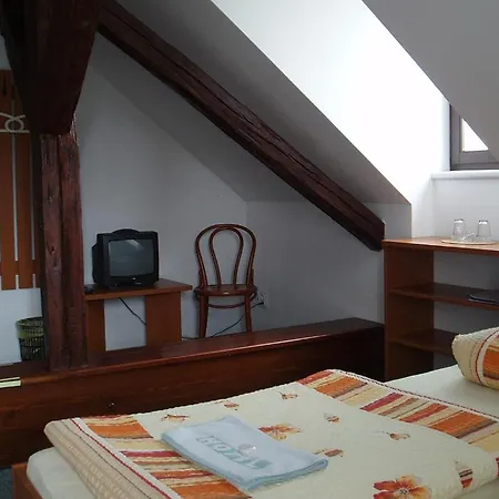 Ceska Hospoda - Hlavni Budova S Restauraci, Depandance 1, Depandance 2 3*